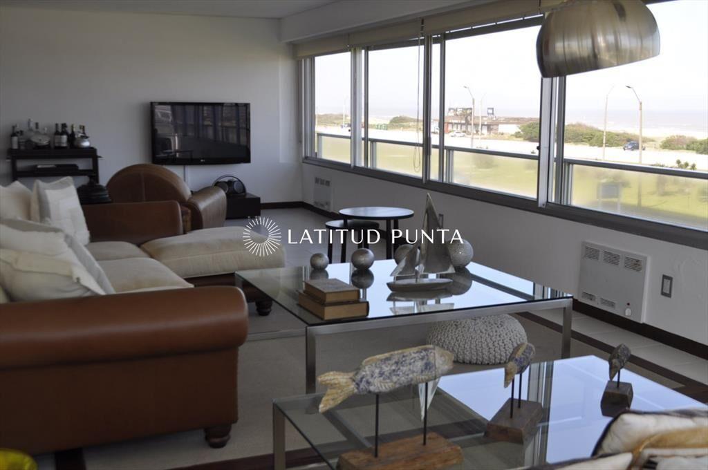 Apartamento frente al Océano, 3 dormitorios más