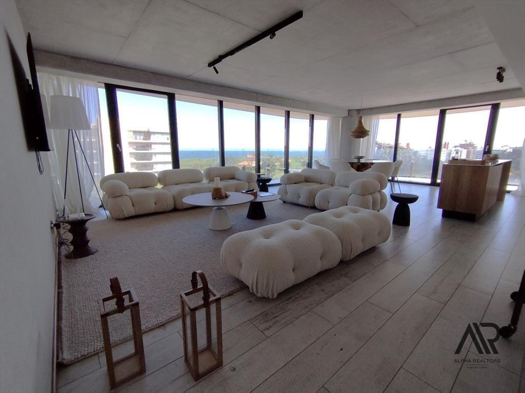 Apartamento De 2 Dormitorios + Den, Próximo Desembocadur...