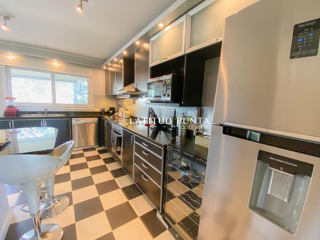 Apartamento en Mansa, 4 dormitorios, estufa a y