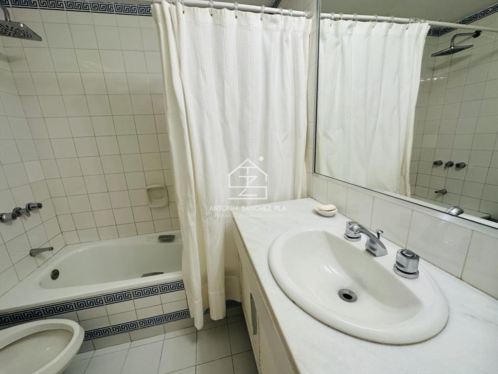 Alquiler y venta de apartamento 3 dorm. mas dep. playa brav