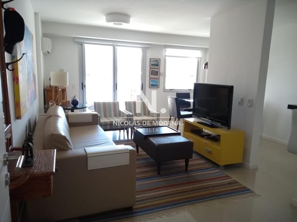 Vende apartamento de 2 dormitorios y medio, Punta