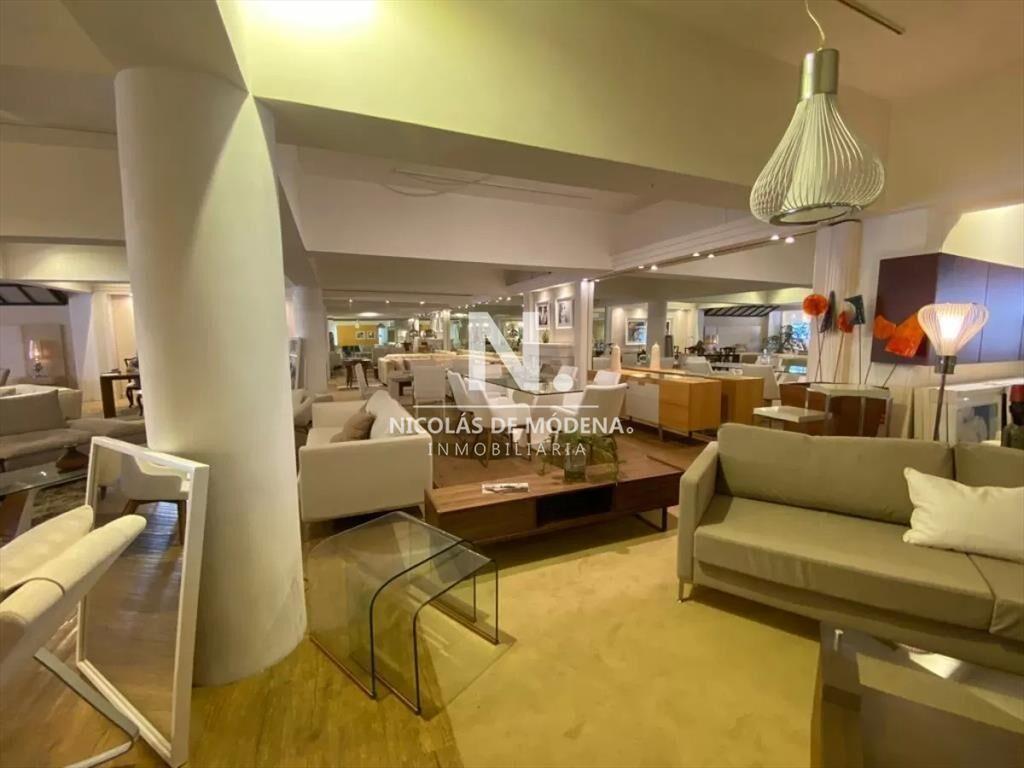 Excelente local comercial proximo al Puerto