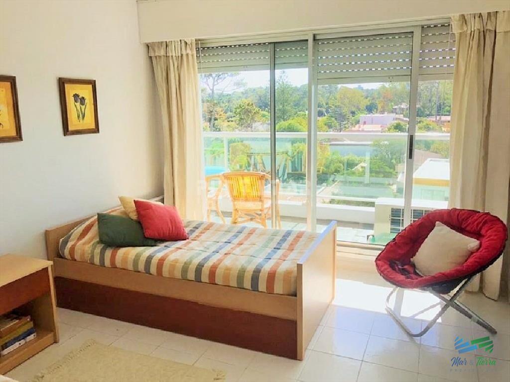 HERMOSO APARTAMENTO CON UNA AMPLIA TERRAZA , A DE