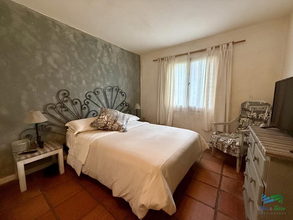En venta casa 4 dormitorios con piscina en Punta