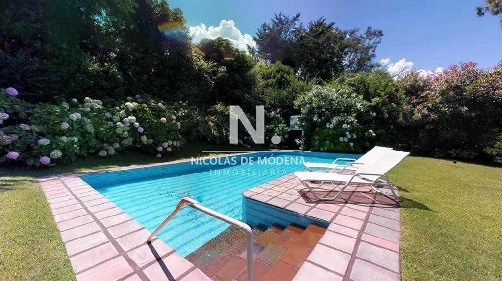 Casa en venta en Punta del este de 4 dormitorios.