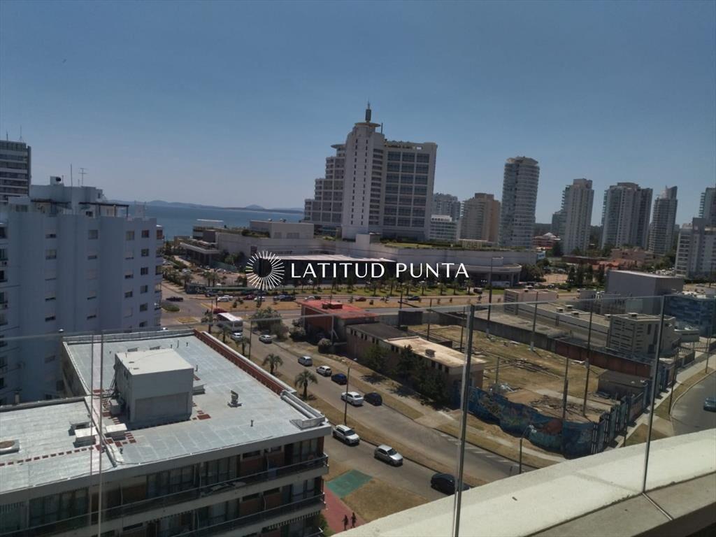 Apartamento de 3 dormitorios en Artower