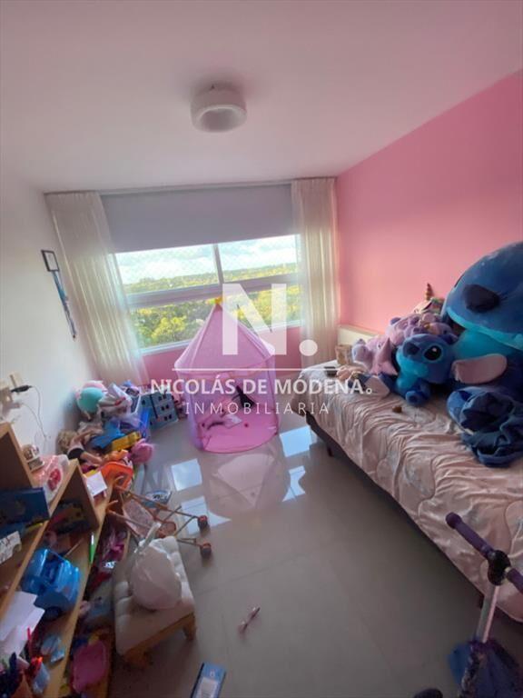 Apartamento en venta de 3 dormitorios y servicio,