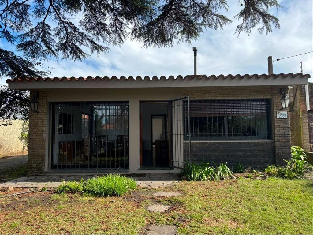 ALQUILER DE CASA EN CARRASCO NORTE 4 DORMITORIOS PRÓXIMO AL