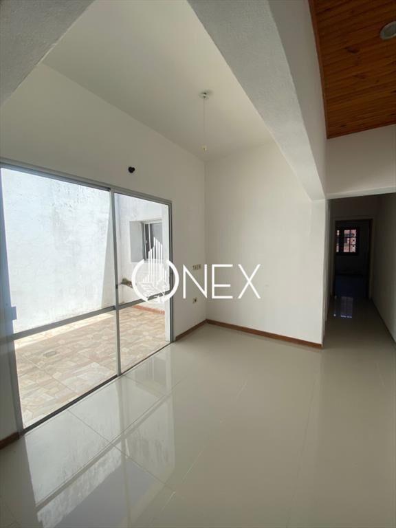 CASA CENTRICA EN VENTA , CON RENTA PAYSANDU