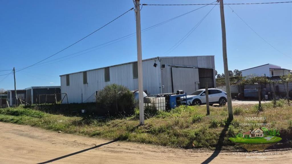 Venta de Amplio Galpón