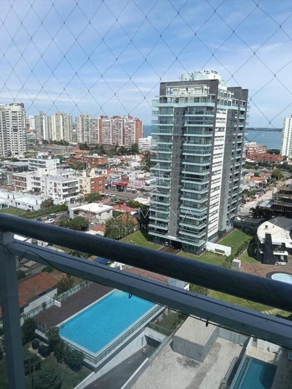 Apartamento en torre de categoria alquiler de