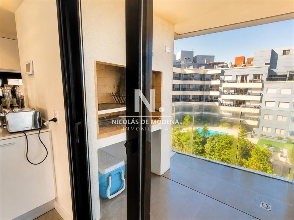 Vende apartamento de Punta del Este frente al de