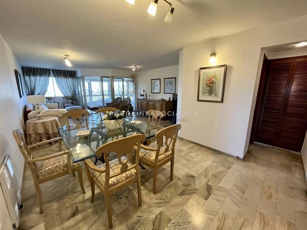 Apartamento en venta de 3 dormitorios en edificio