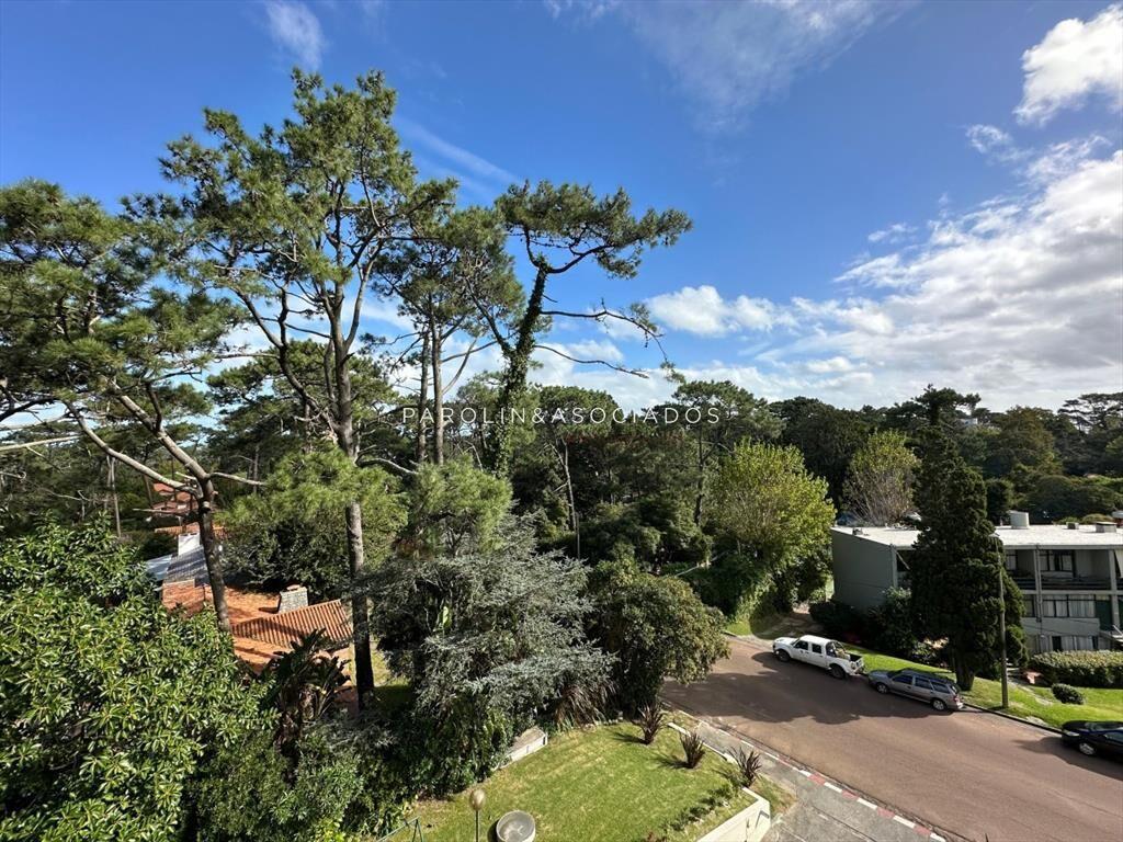 Apartamento de 3 dormitorios y dependencia de en
