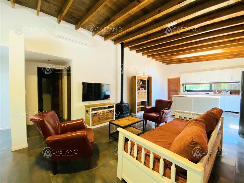 Moderna casa en venta a estrenar a pocas cuadras de la Play