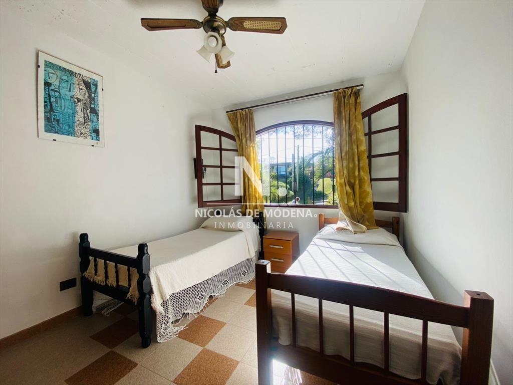 Casa bien ubicada con vistas al Mar en alquiler .