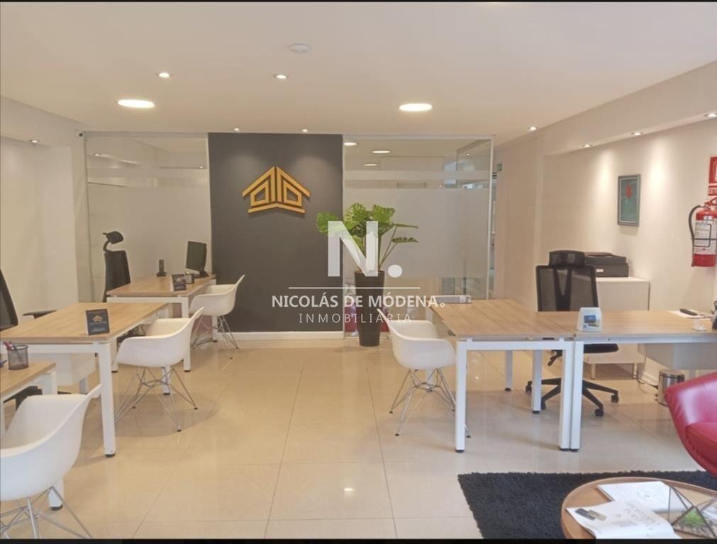 En venta local de 100m2 en Av. Italia, Punta del