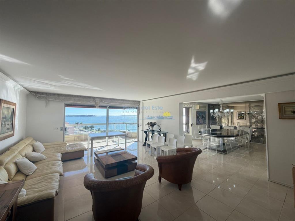 Apartamento de 4 dormitorio en alquiler anual  e