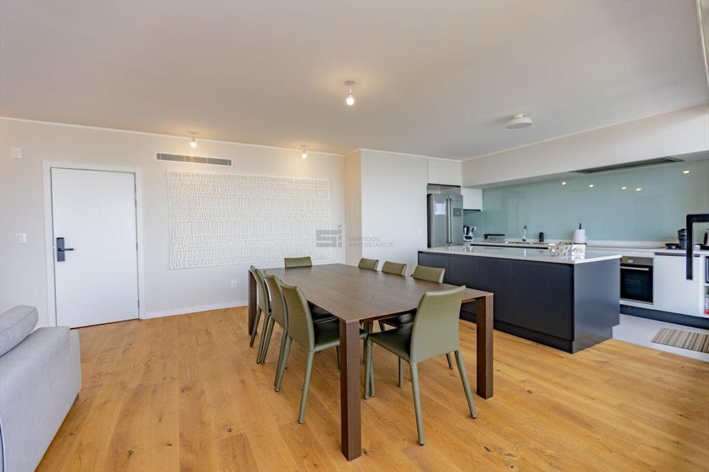 Venta penthouse dos dormitorios tres baños Malvin Frente Ra