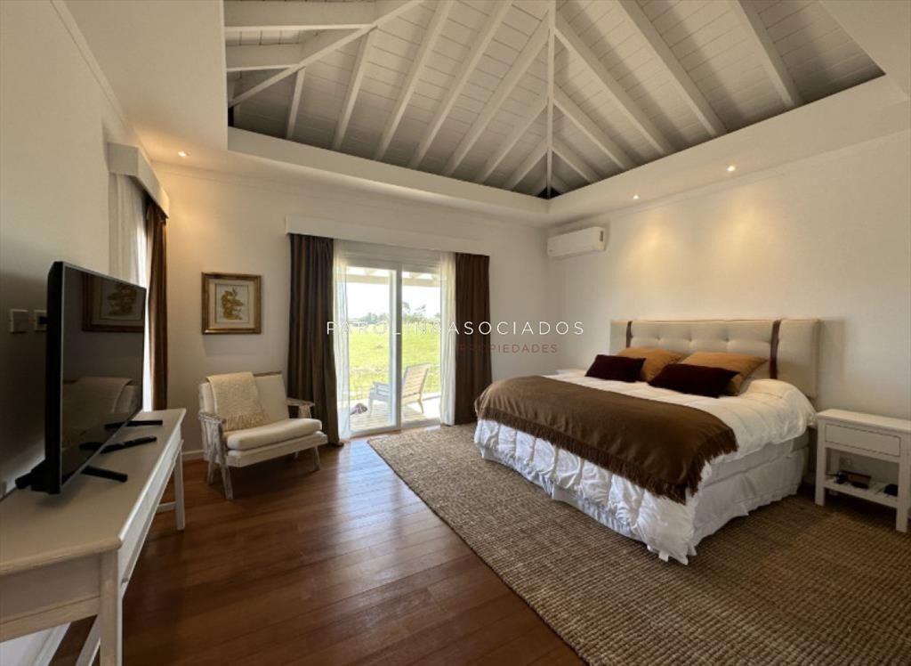 Venta de Casa de 4 Dormitorios en Pueblo Mio,