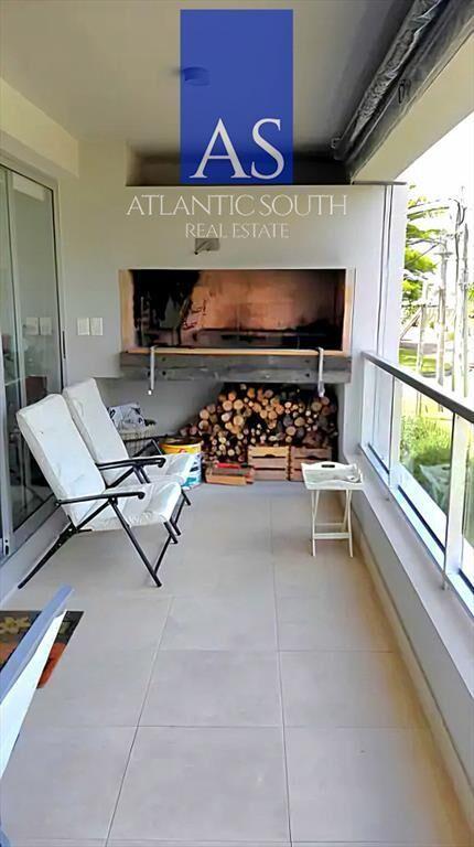 Apartamento de categoría 2 dormitorios y 3 en