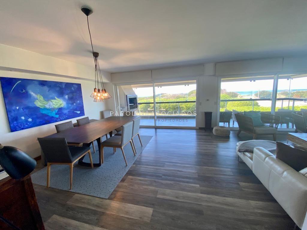 Hermoso apartamento en playa brava en primera al