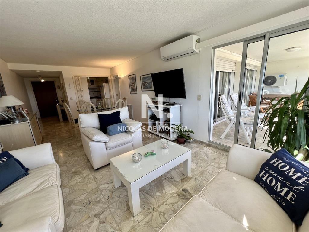 Departamento de 2 dormitorios en venta frente al