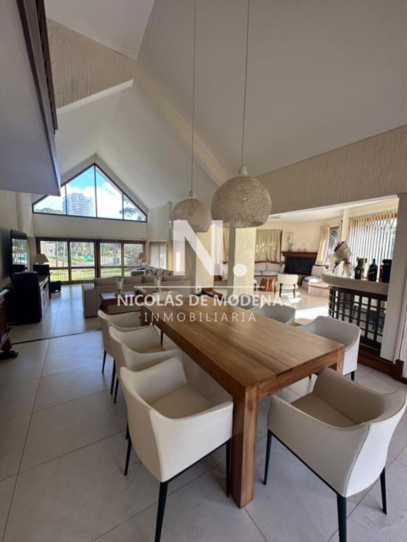 Hermosa casa en venta en Punta del Este de 7 dormitorios