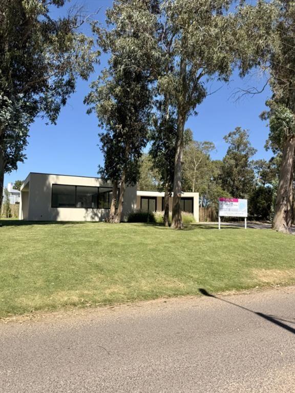 CASA EN VENTA ZONA LUGANO