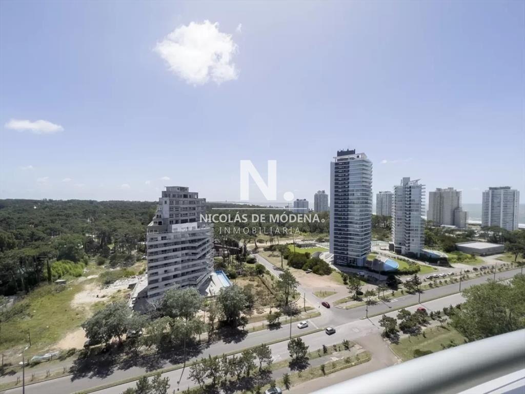 Piso alto en venta en Ocean Drive - 2 dorm 2