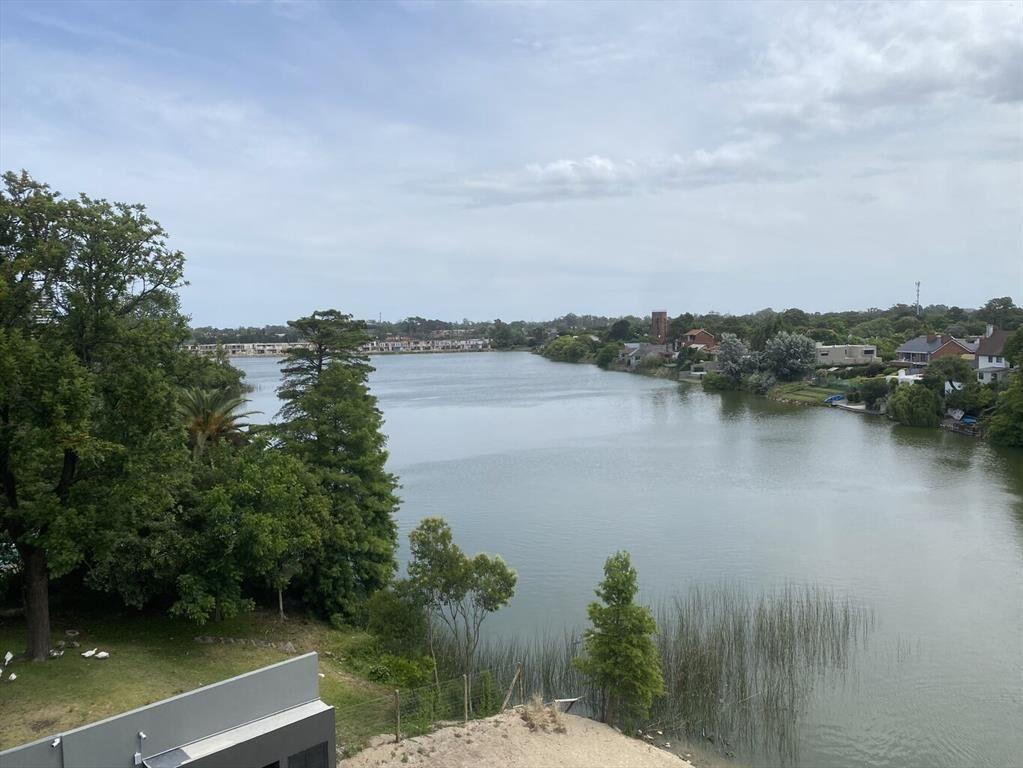 APARTAMENTO CON RENTA EN AMÉRICAS UNO CON VISTA AL LAGO