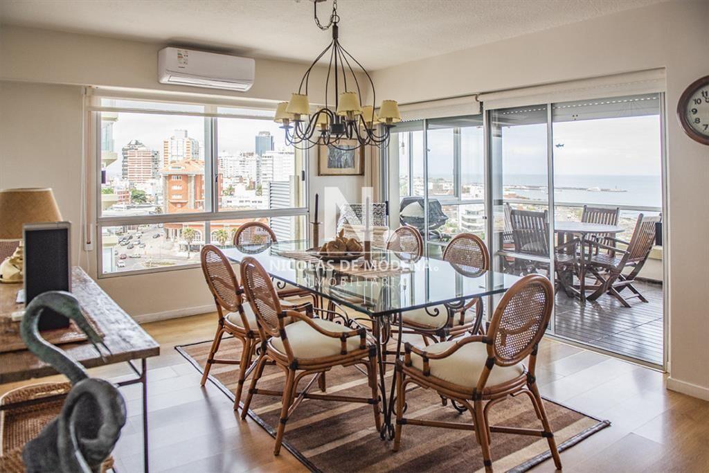 Departamento en iconica torre, frente al mar, 3