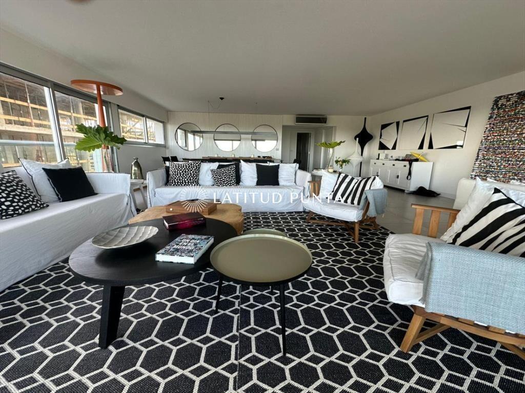 Apartamento en Rincón del Indio, 3 suites más