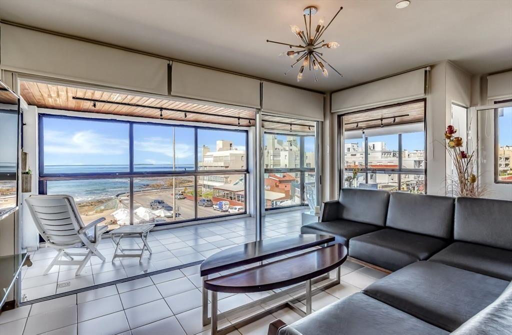 APARTAMENTO EN VENTA 3 DORMITORIOS FRENTE AL MAR.