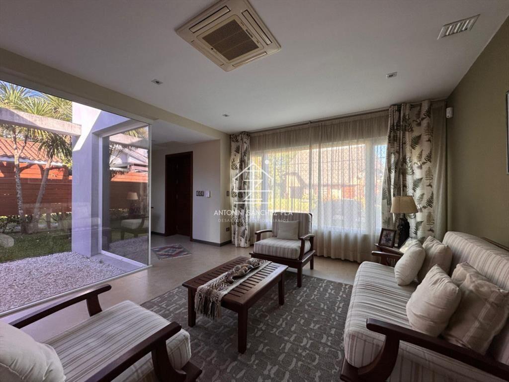 En venta chalet de 3 dormitorios con pergola, en