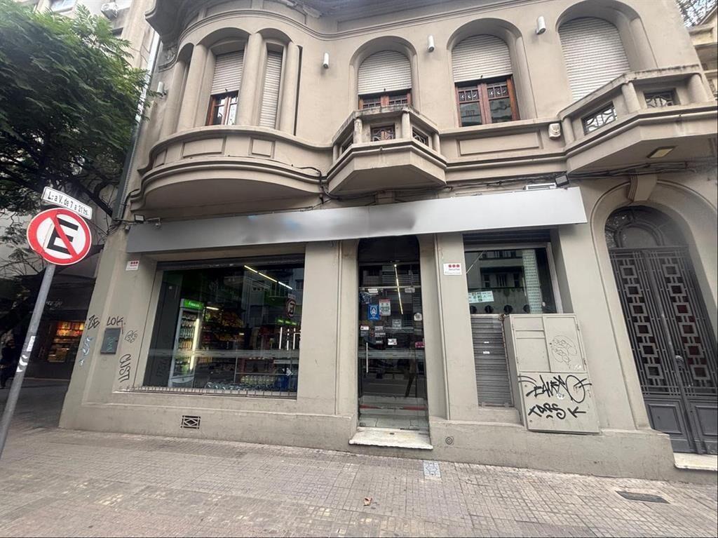 Excelente local en venta con renta Av. 18 de julio Cordón