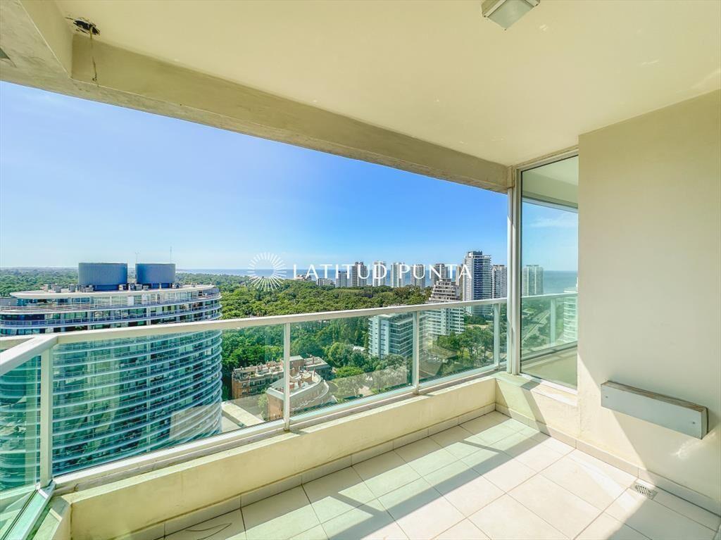 Apartamento en piso alto, 3 dormitorios y vista