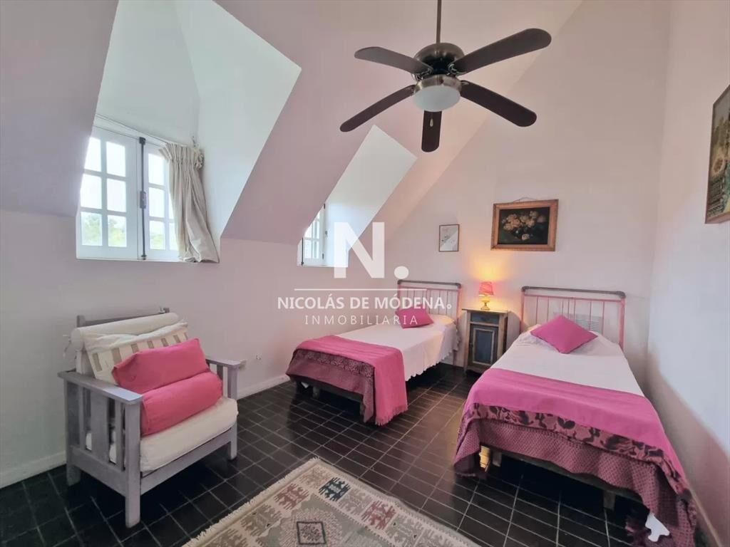Encantadora casa de 5 dormitorios en Montoya