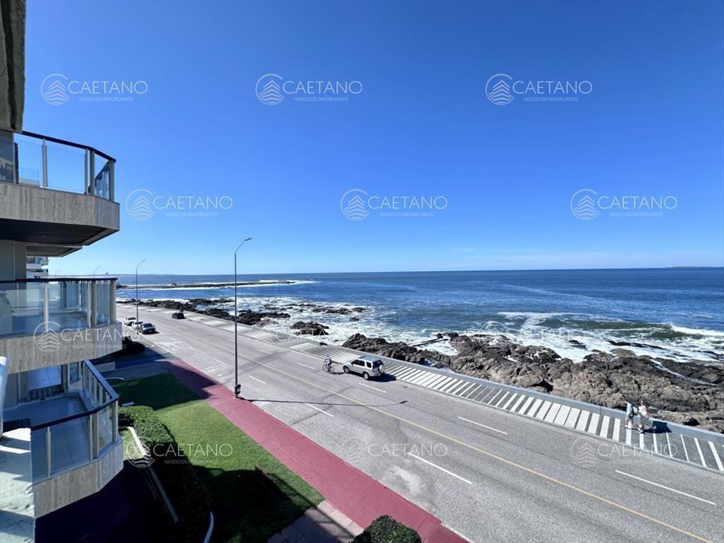 En venta y alquiler, apartamento en primera