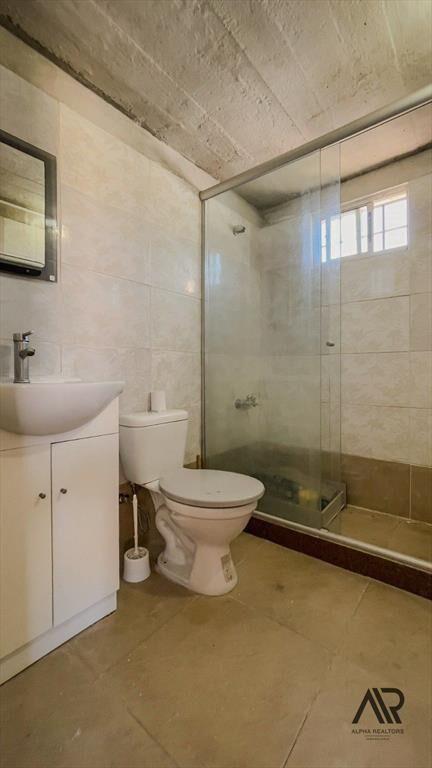 Venta Terreno mas 3 propiedades c/ cochera en Bello Hori...