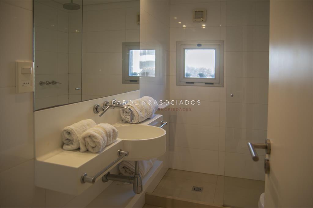 Apartamento de 3 dormitorios con parrillero en en
