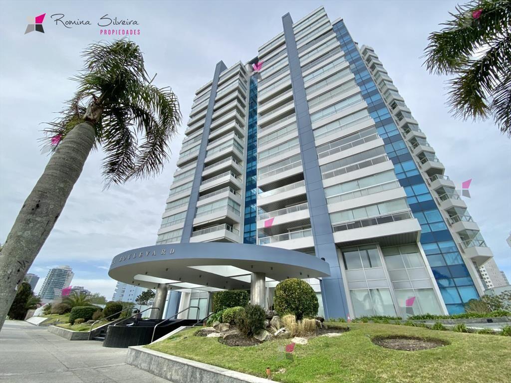 Exclusivo apartamento 3 Dormitorios mas serv ,