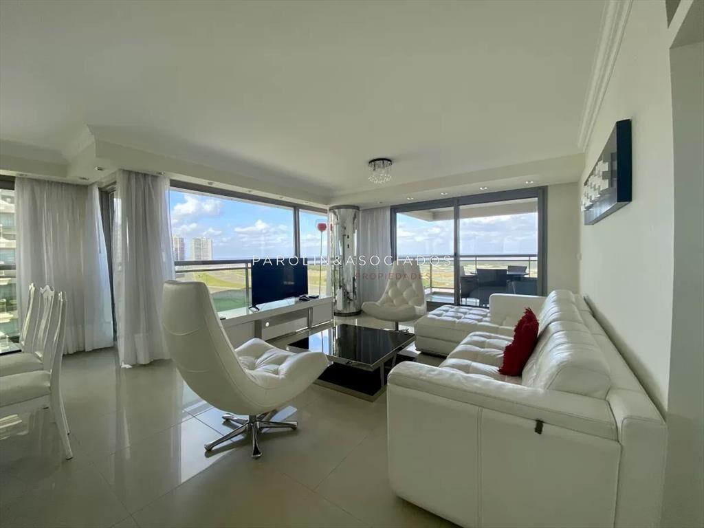Hermoso apartamento en venta con agradable vista al Mar de