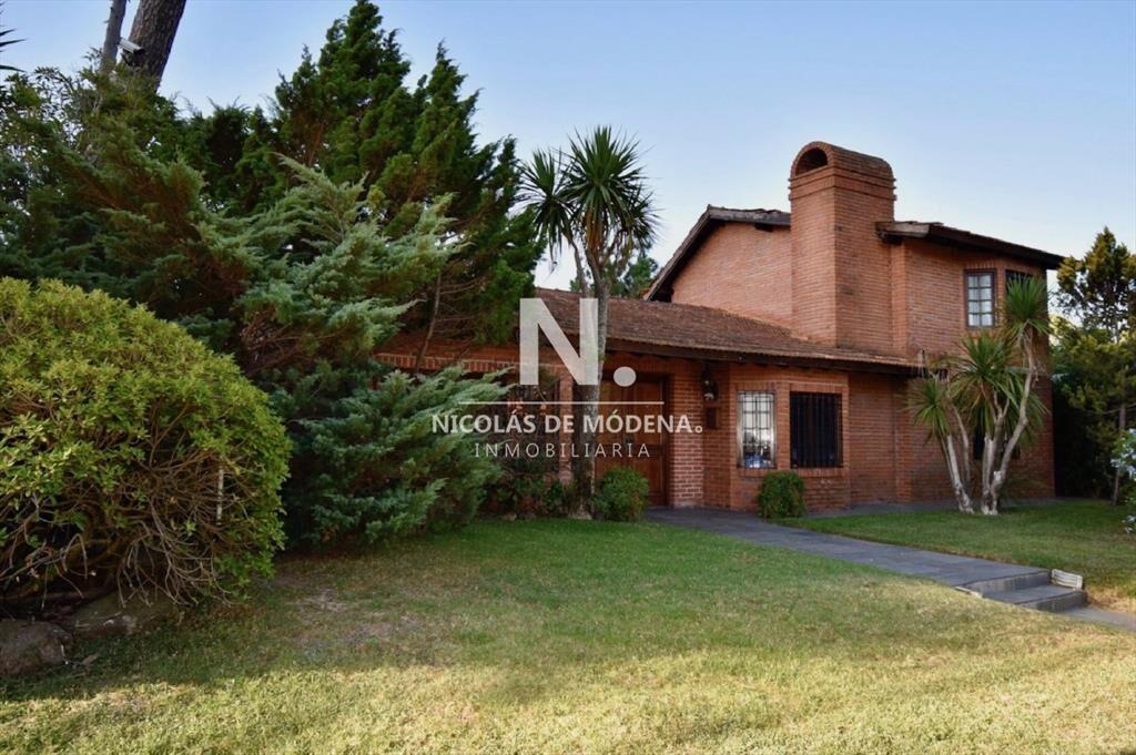 Casa en Playa Mansa de Cuatro Dormitorios en Alquiler Punta