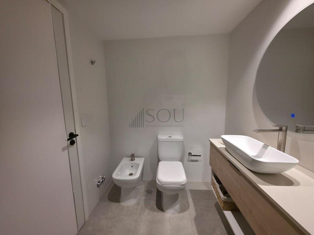 Venta, monoambiente con balcón y amenities, en Malvín.