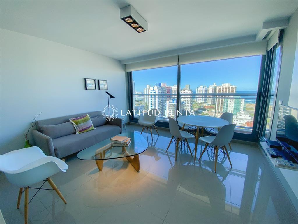 Piso alto en Brava, 1 dormitorio con vestidor, edificio Oni