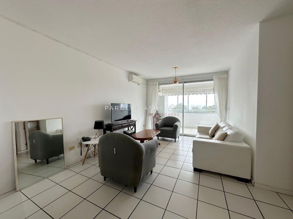 Apartamento en venta de 3 dormitorios en edificio