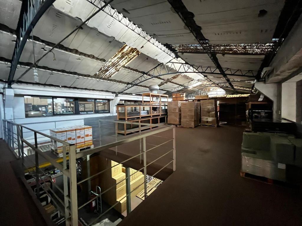 Gran deposito, 1000 m2 de planta + 600 m2 de entrepiso, 3 p