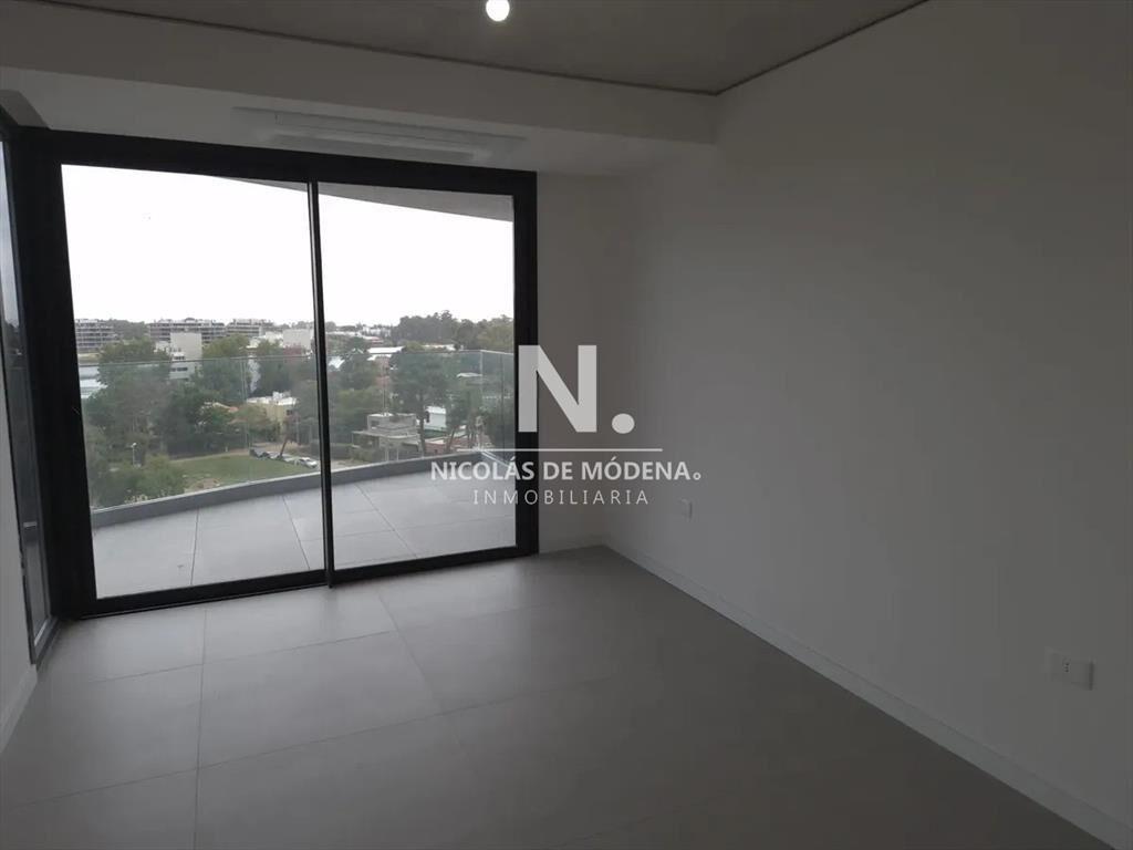 Venta Apartamento de 3 Dormitorios Con Piscina en