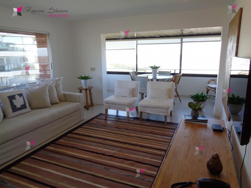PENTHOUSE EN VENTA DE 4 DORMITORIOS EN MANSA PUNTA DEL ESTE